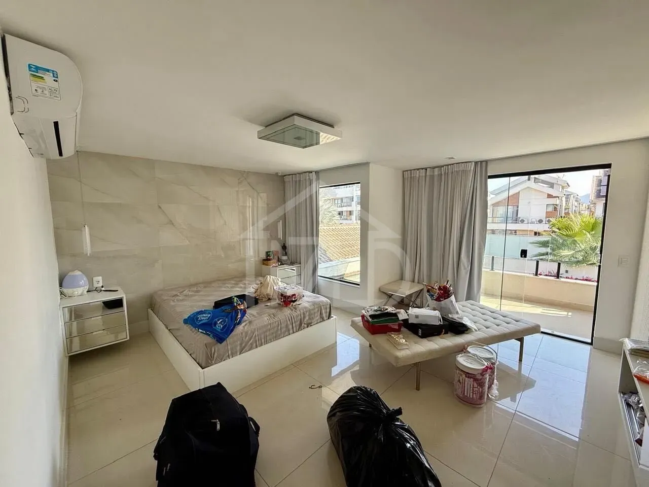 House with 3 suites, pool, 300 m² and 2 parking spots — photo 24