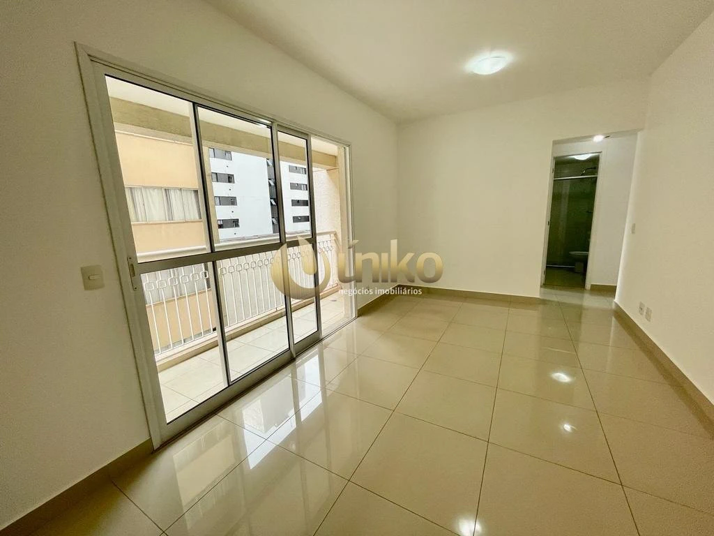 Glass-enclosed balcony in a one-bedroom apartment, 52 m² — photo 3