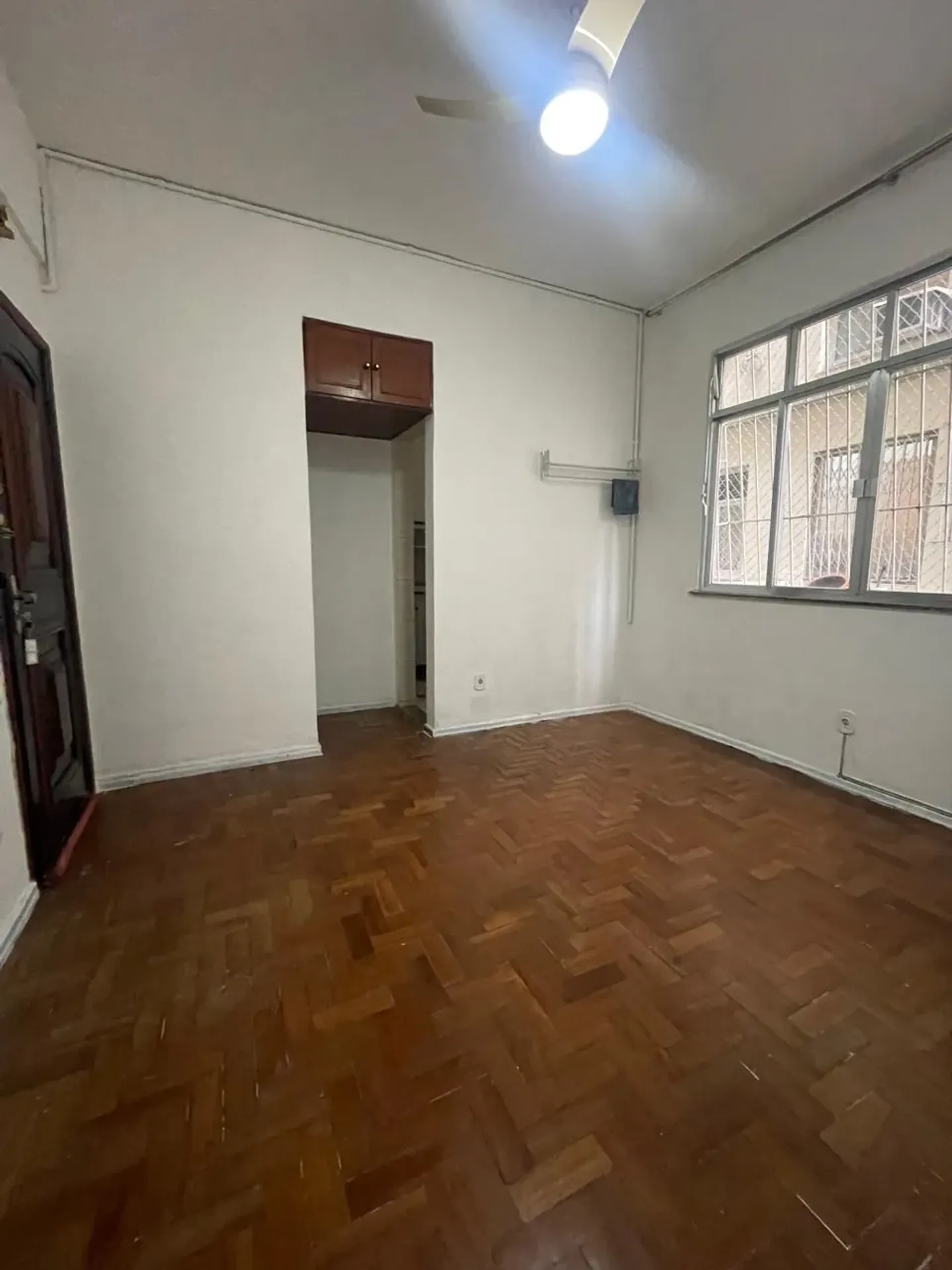 Деревянный пол или ламинат и 1 спальня: квартира 30 м²