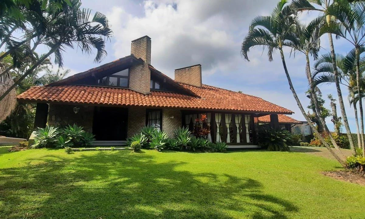 340 m² house with a water view and floor-to-ceiling windows — photo 8