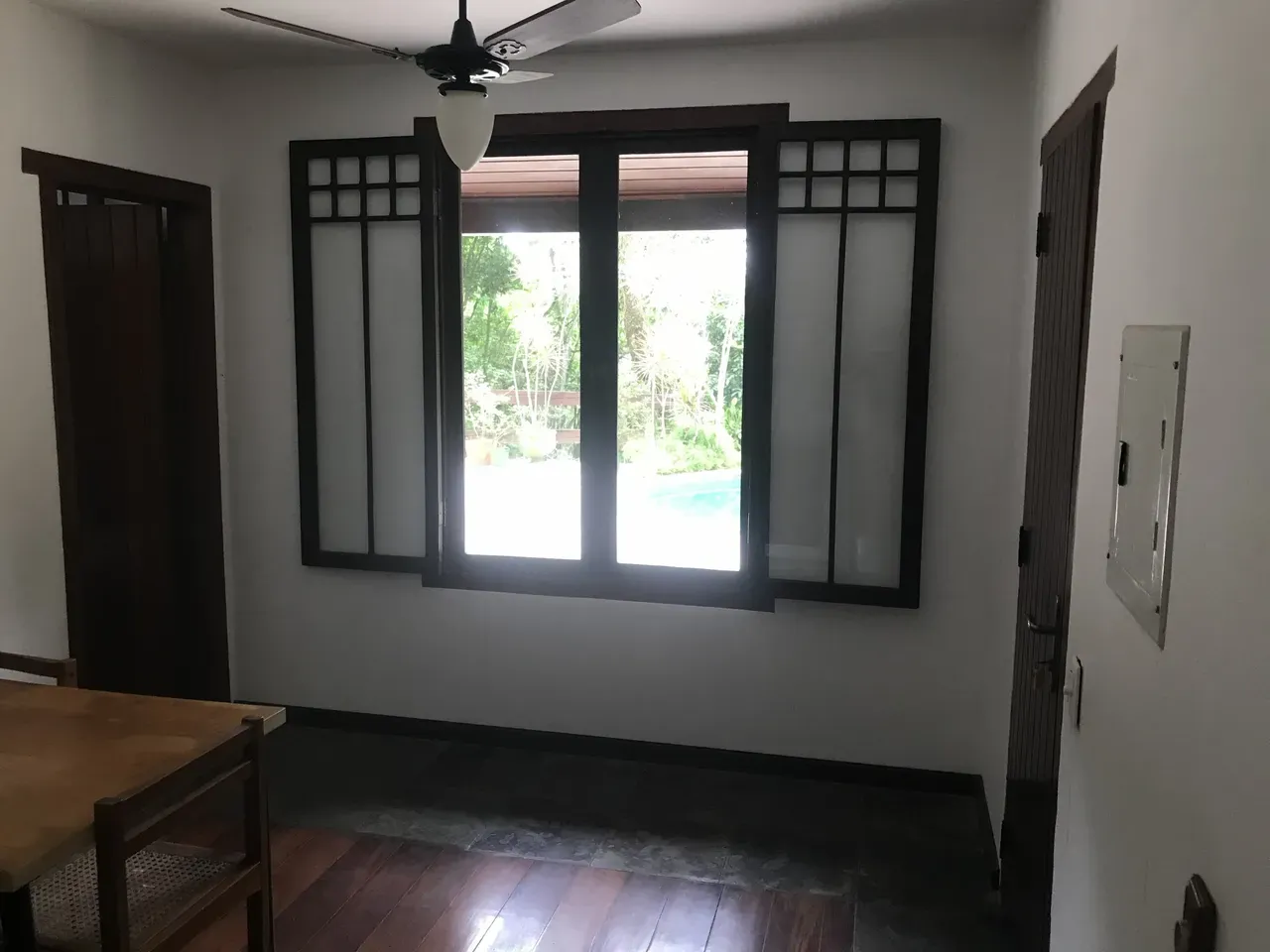 One-bedroom apartment in a building with a pool — photo 4