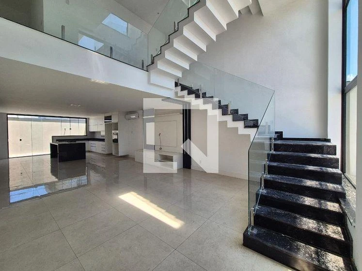 Floor-to-ceiling windows in a 4-bedroom house, 430 m²