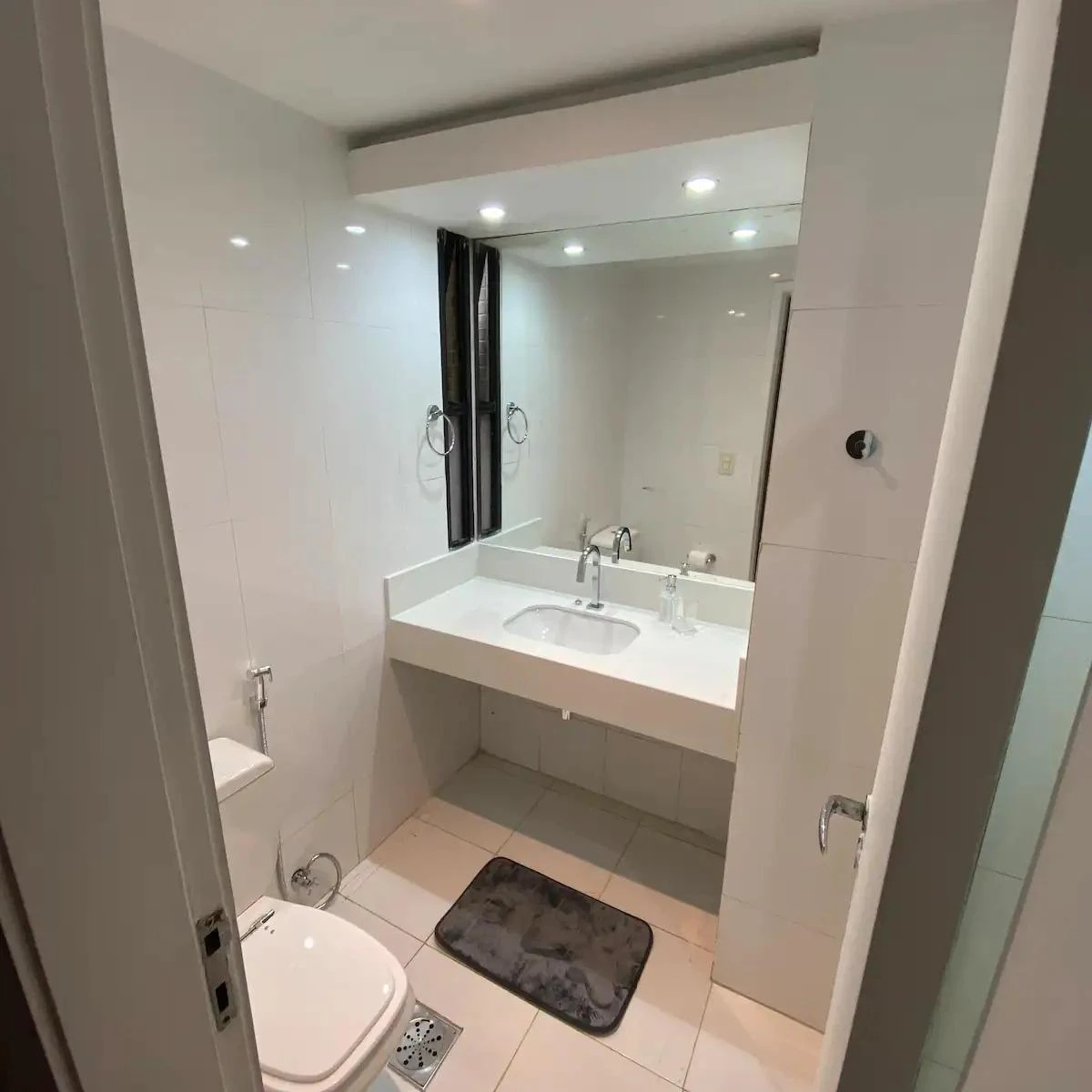 Furnished 144 m² apartment with 4 bedrooms — photo 18