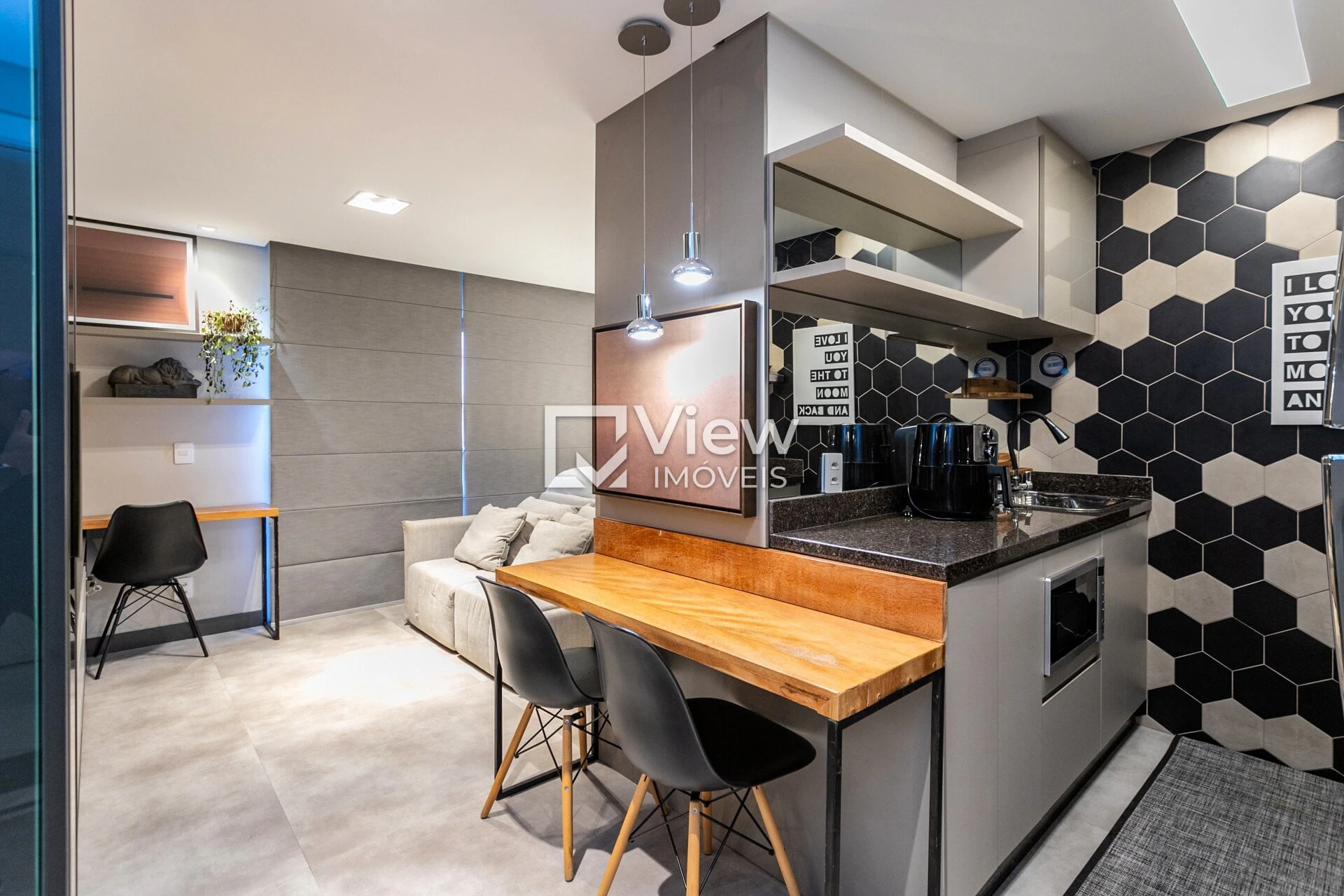 Furnished studio, 35 m², with floor-to-ceiling windows