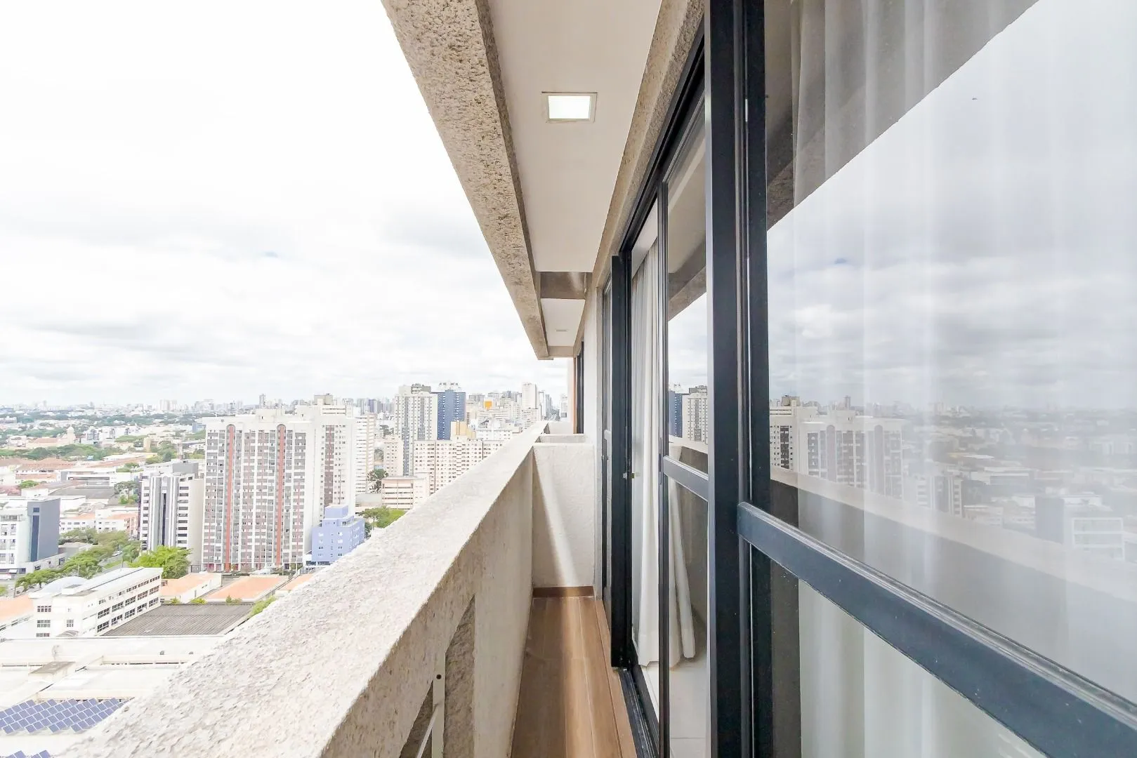 Furnished 1-bedroom apartment with balcony — photo 19