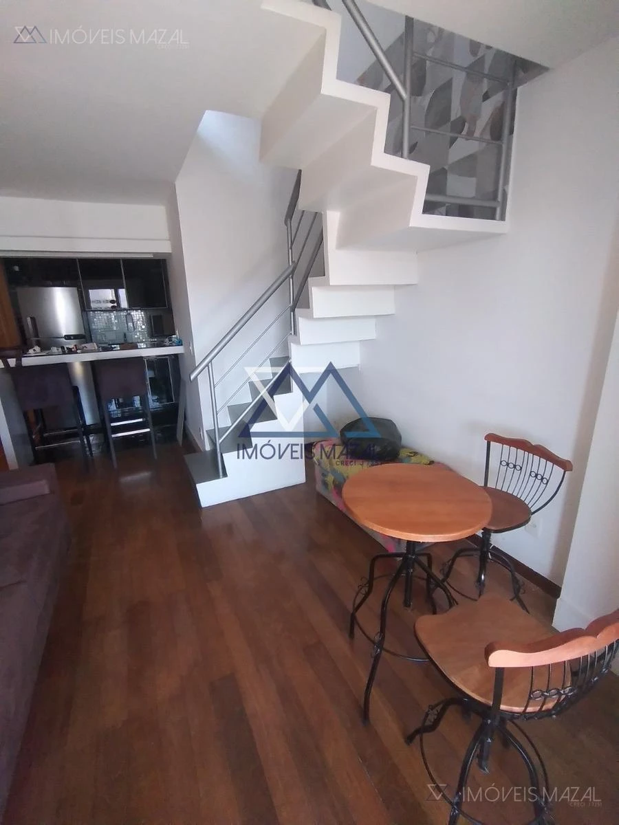 Glass-enclosed balcony in a one-bedroom apartment, 102 m² — photo 26