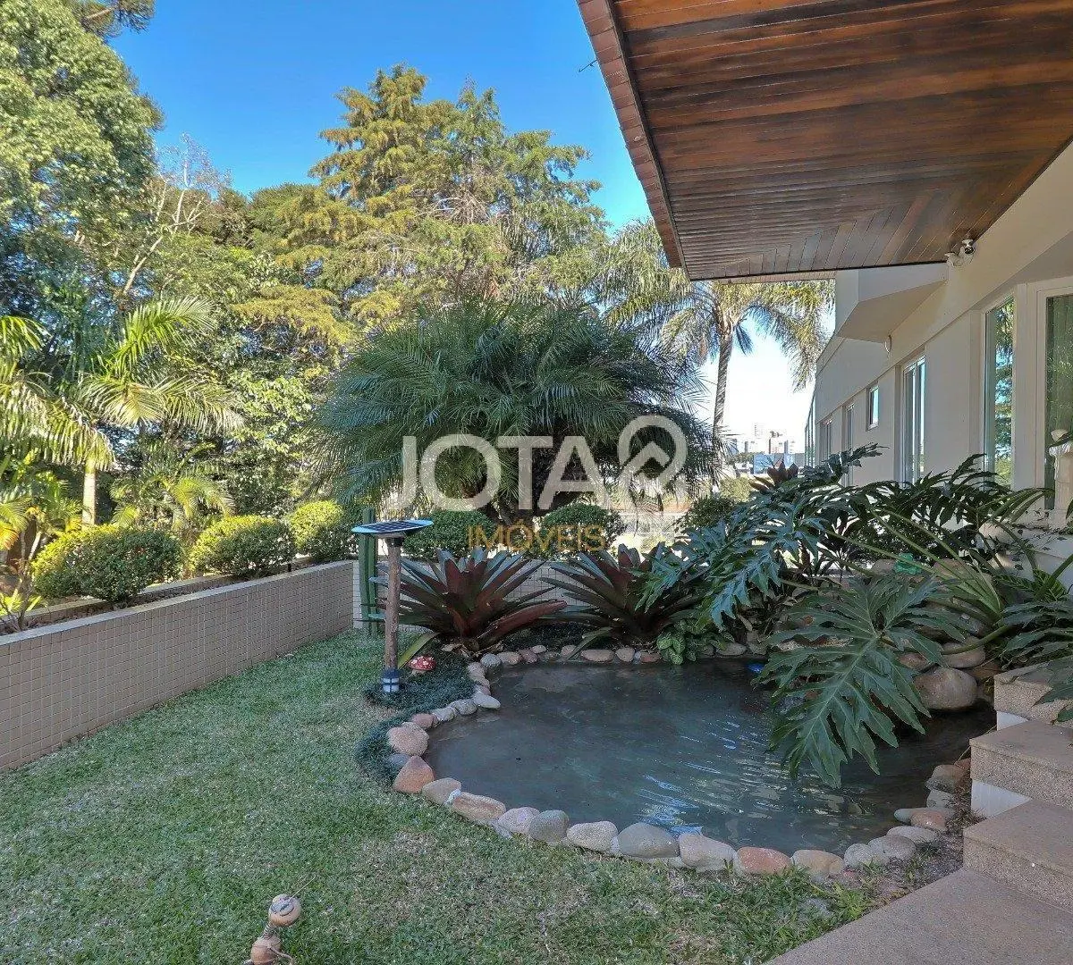 House with 5 suites, 8 baths and 6 parking spaces — photo 10