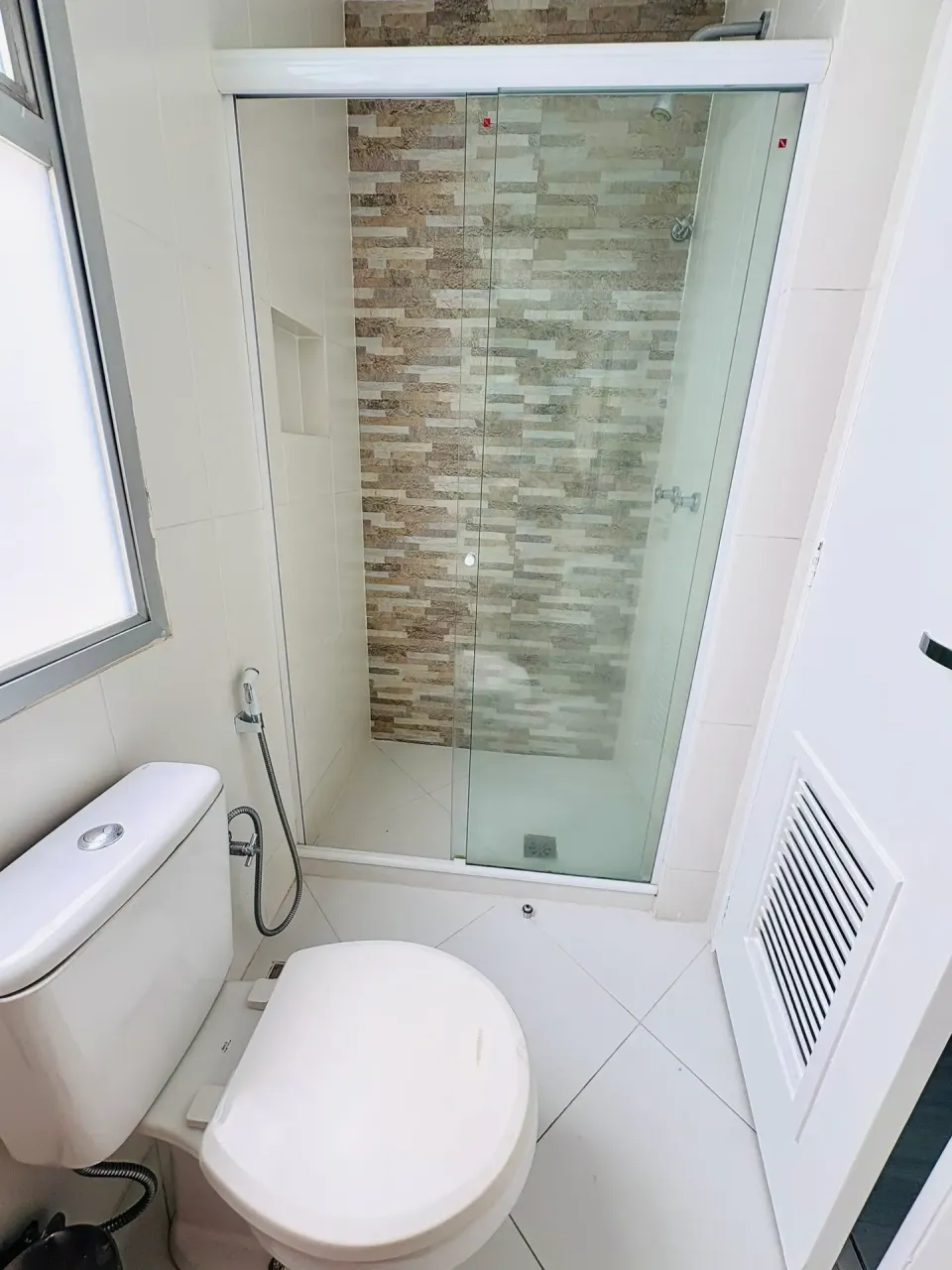 Furnished 1-bedroom apartment with a separate kitchen — photo 11
