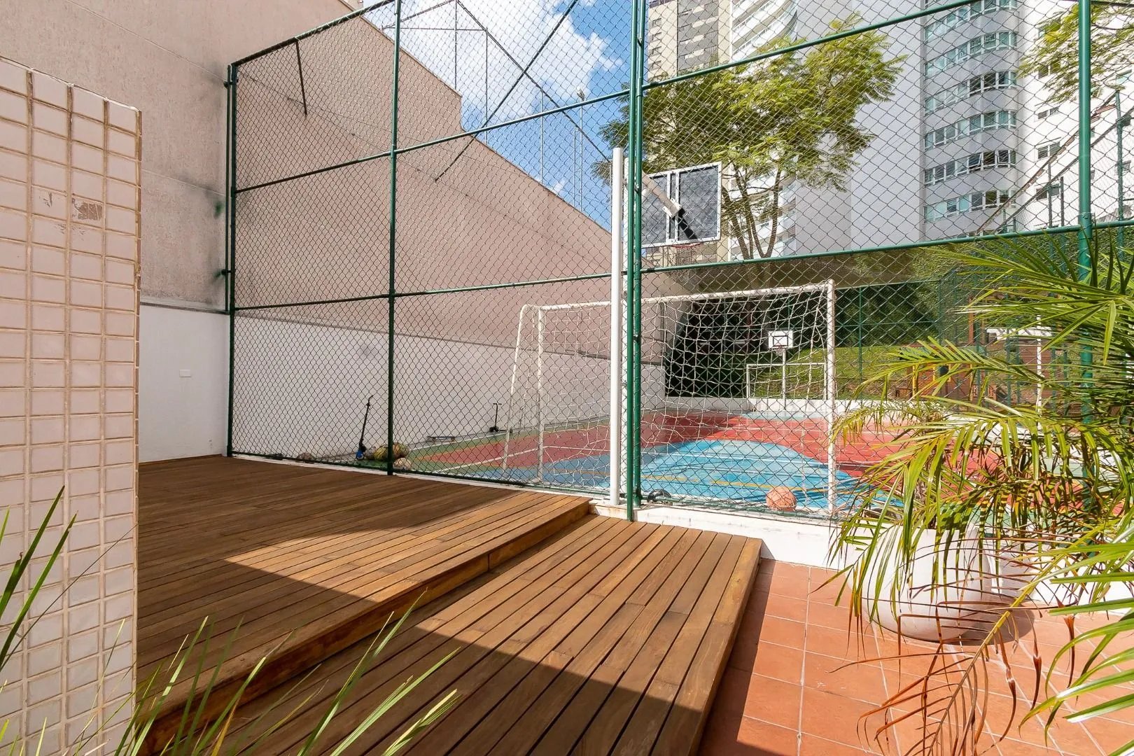 119 m² apartment with floor-to-ceiling windows and a bathtub — photo 81