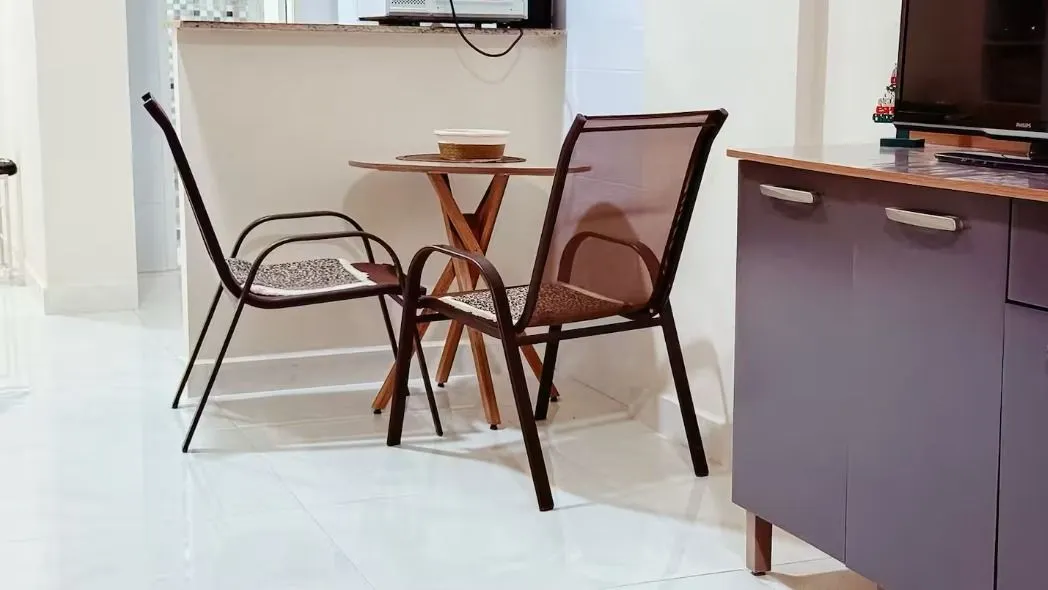 Furnished 1-bedroom apartment with a compact kitchenette — photo 7