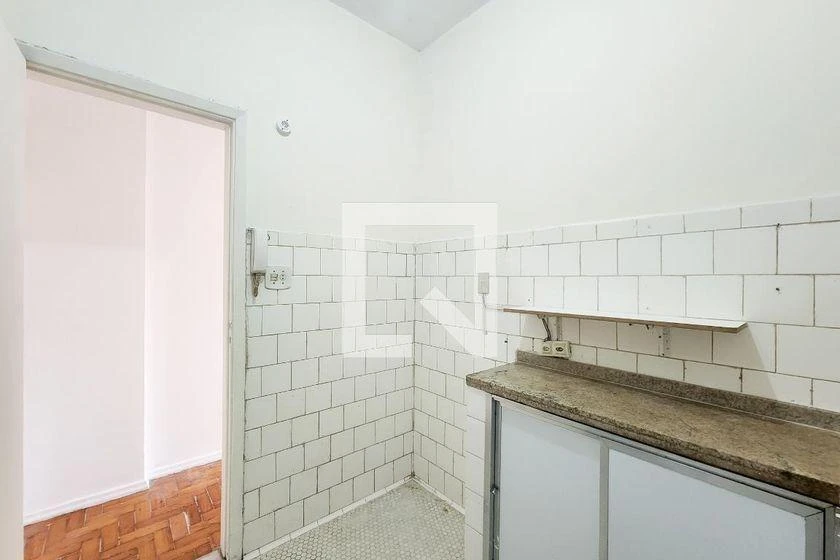 2-bedroom apartment with a bathtub — photo 29