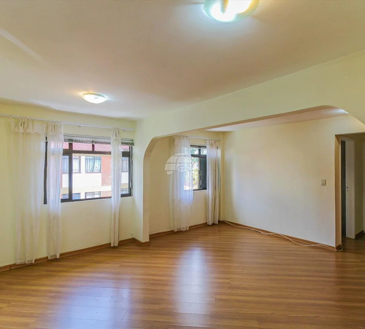 2-bedroom apartment with wood or laminate floors in Curitiba