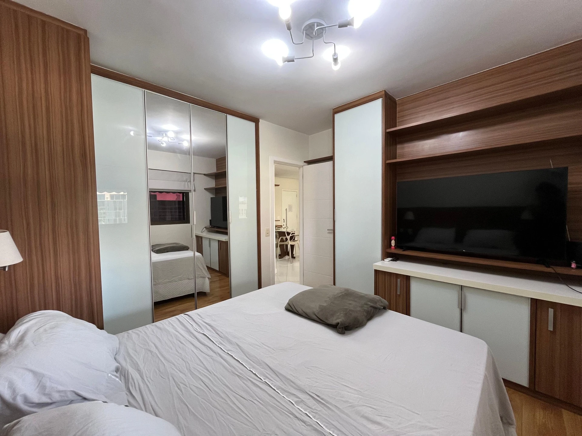2-bedroom apartment with a glass-enclosed balcony — photo 6