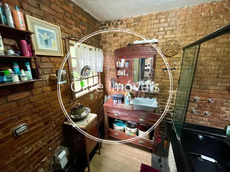 House in a gated community with 4 bedrooms and 5 baths — photo 26
