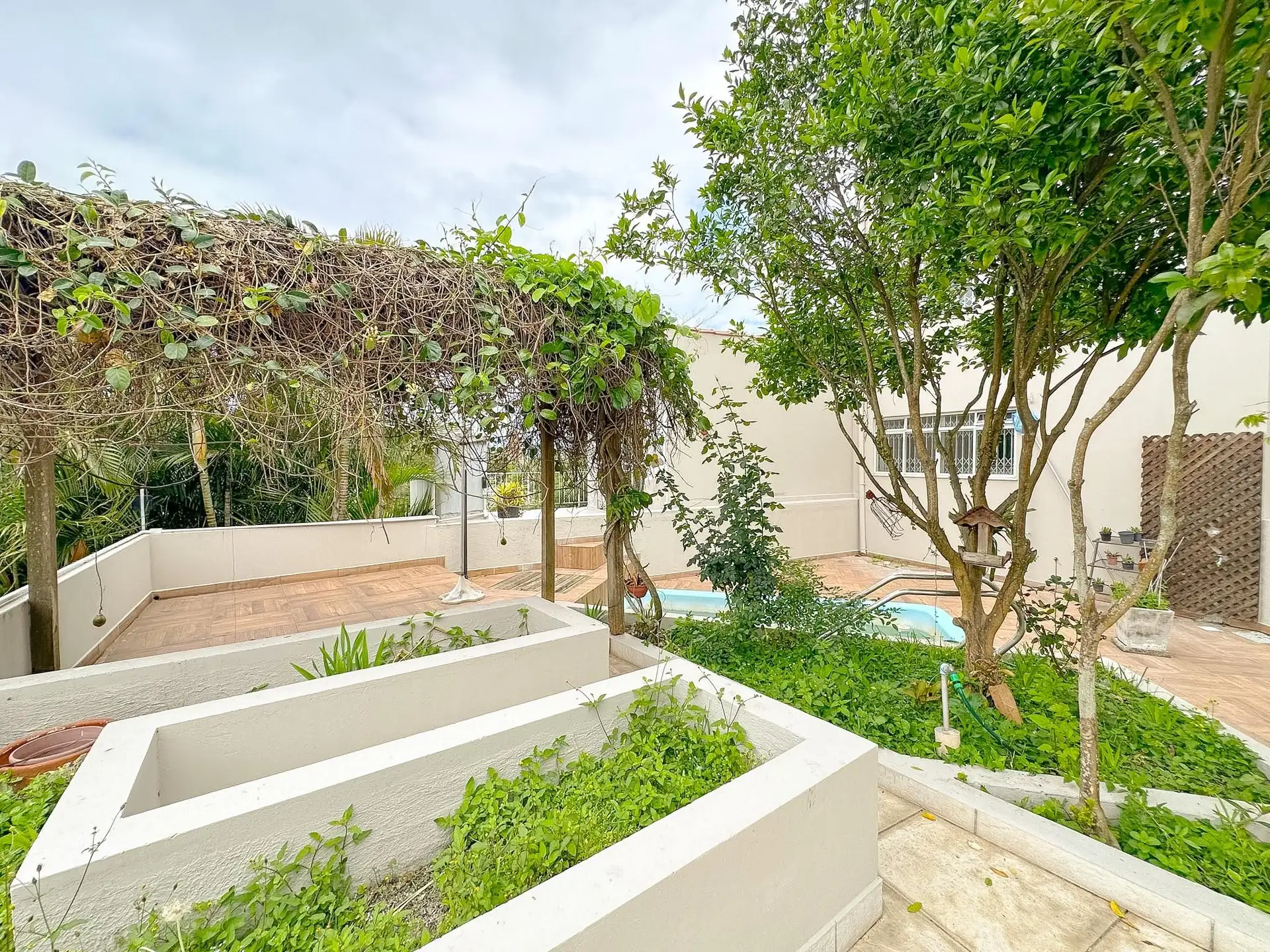 Furnished house, 250 m², with a bathtub — photo 24