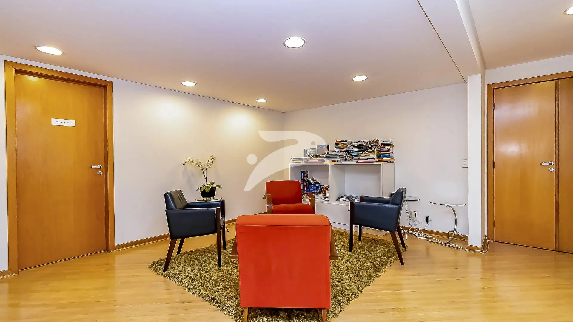 Furnished 1-bedroom apartment with enclosed balcony — photo 26
