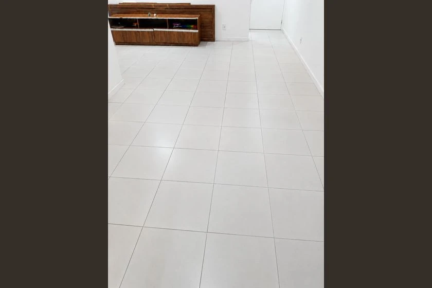 Apartamento com 3 quartos, 2 banheiros e cozinha fechada