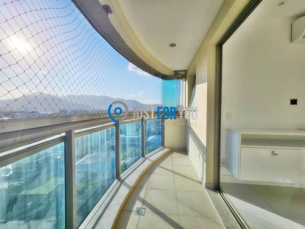 4-bedroom apartment with 233 m² and 5 bathrooms — photo 19
