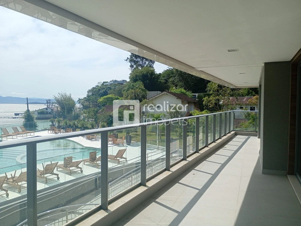 3-bedroom apartment with a water view in Florianópolis — photo 8
