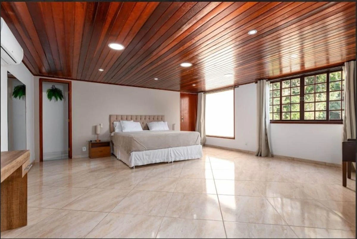 House with 8 bedrooms and 5 en-suites, 1500 m² — photo 6