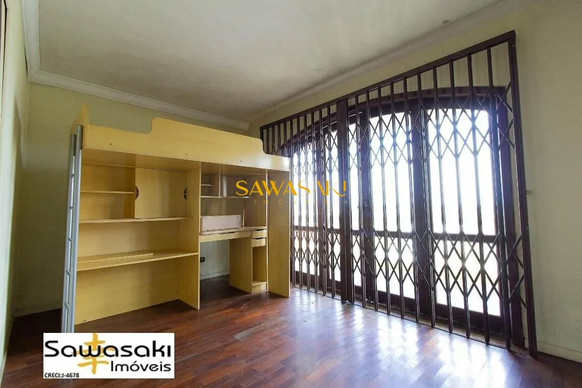 House with 8 bedrooms, 4 en-suites and private garden — photo 23