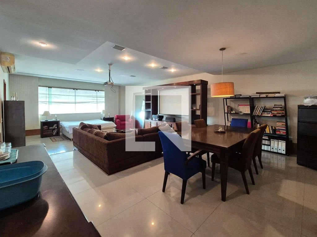 Furnished apartment with 5 en-suite bedrooms and terrace — photo 40