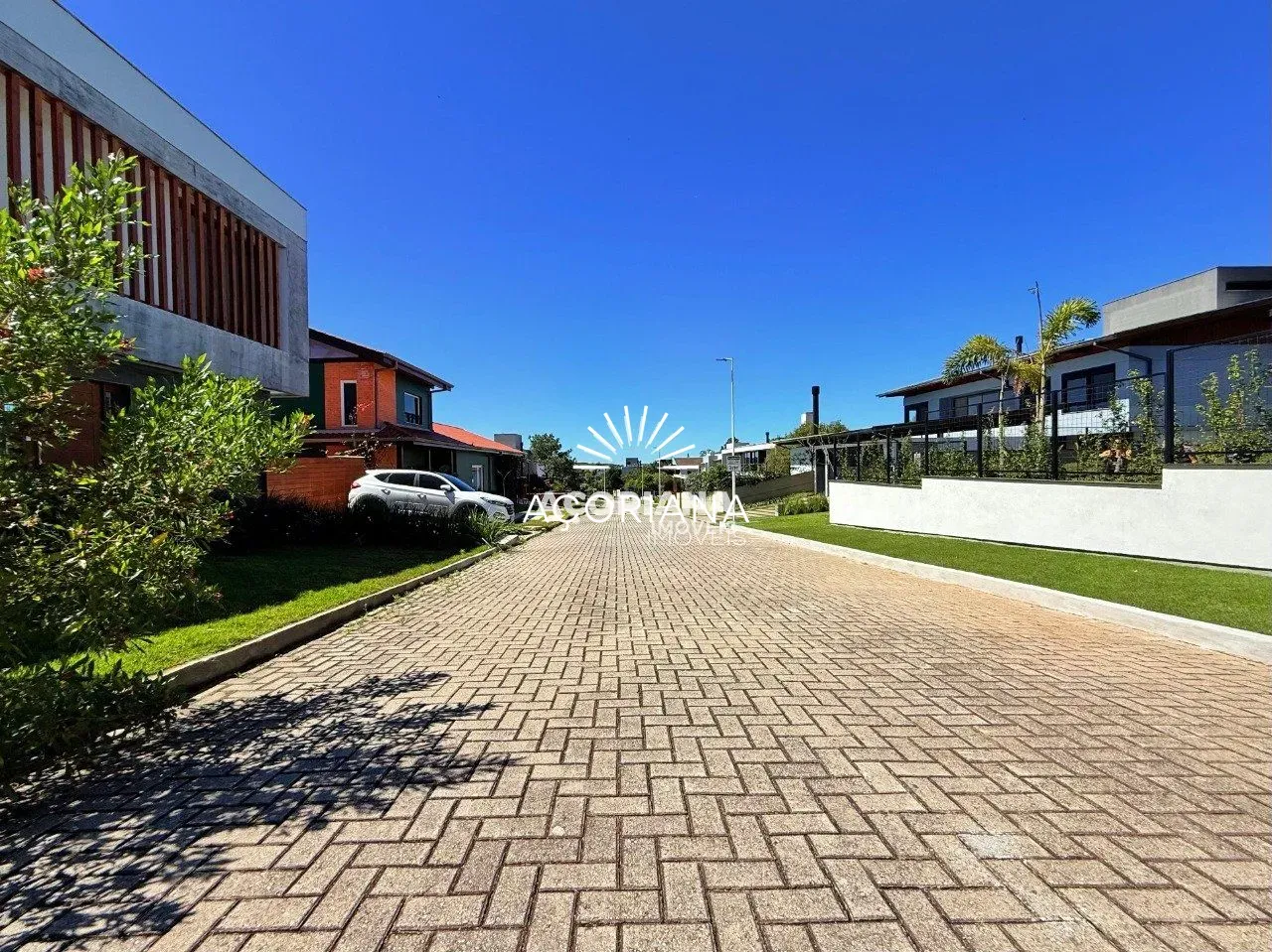 House with open-plan kitchen and 5 bedrooms over 558 m² — photo 28
