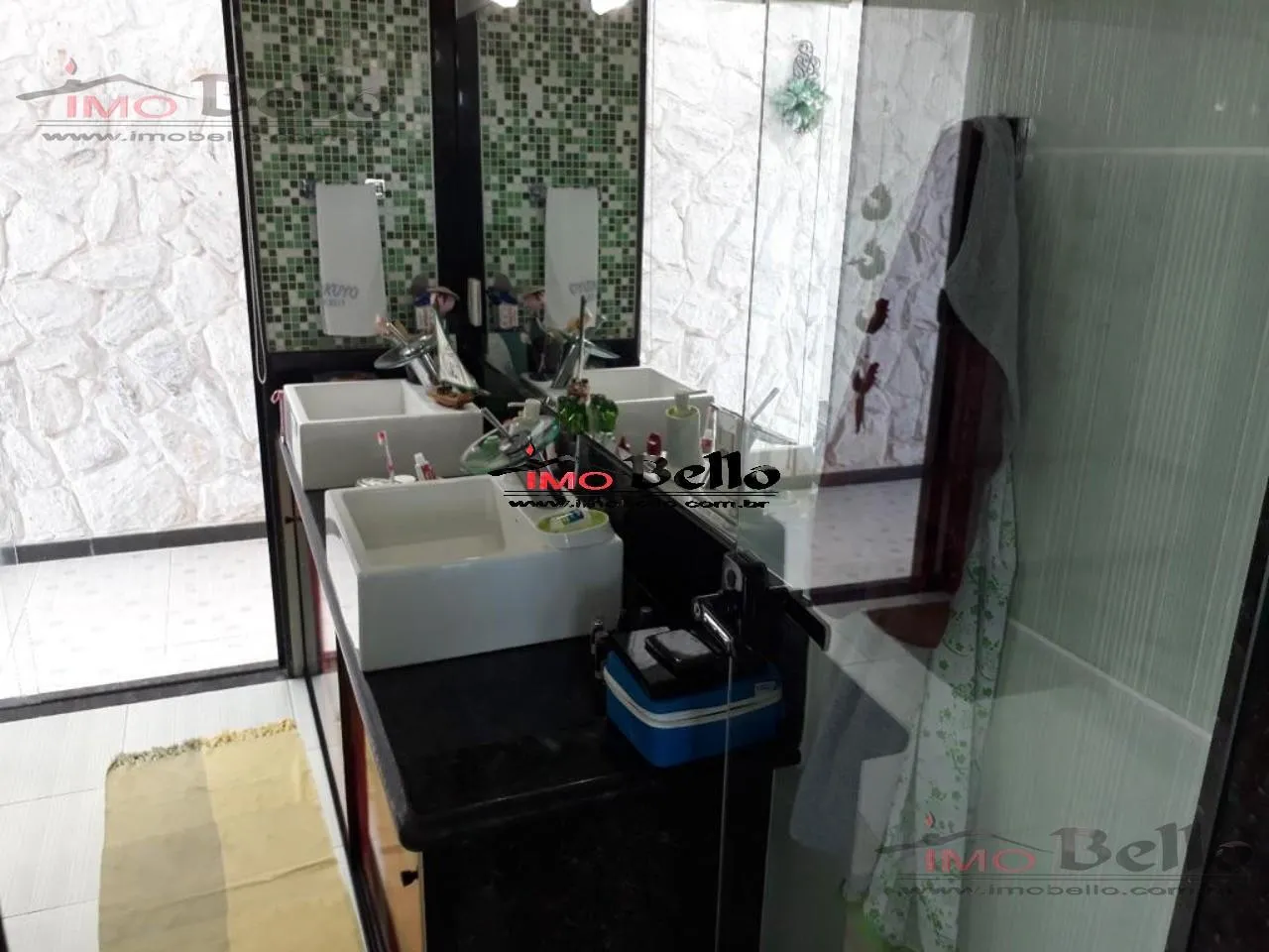 Casa com 3 suítes e 400 m², piso de madeira na sala — photo 16