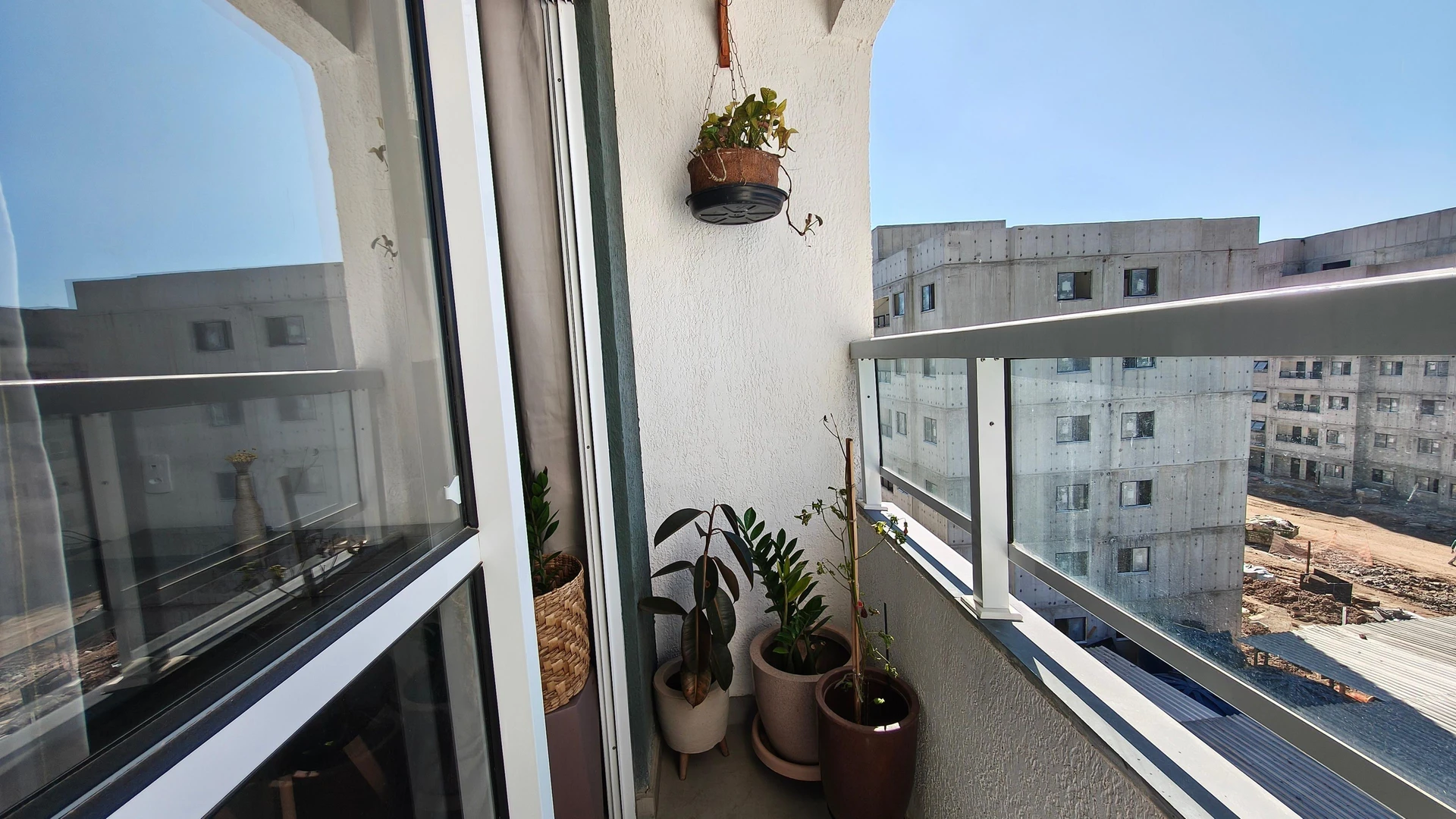 Furnished apartment with 2 bedrooms and a balcony — photo 25