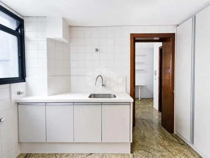 Departamento de 4 dormitorios con ventanales de piso a techo — photo 40