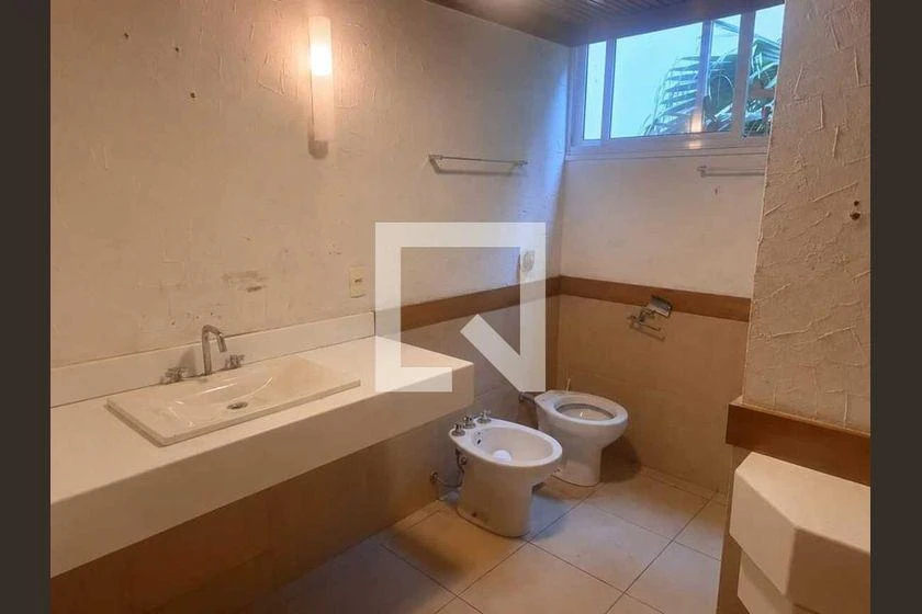 255 m² apartment with 3 bedrooms and 5 bathrooms — photo 14