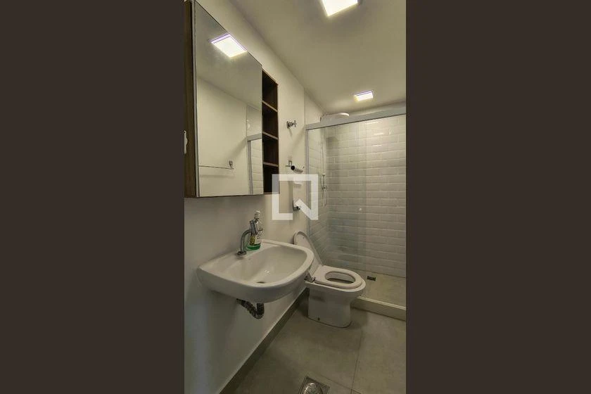 House with 4 bedrooms and a balcony with grill — photo 16