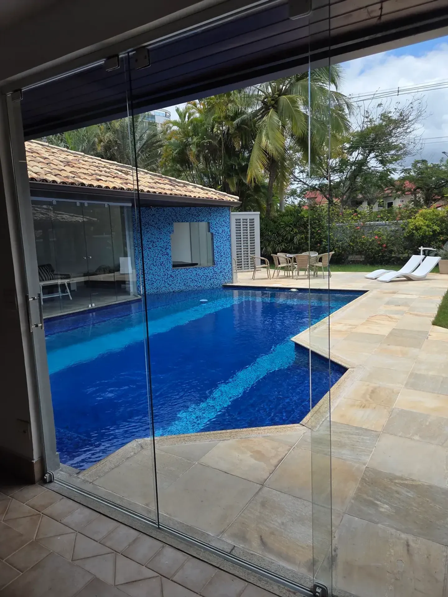 Casa com 5 quartos e 5 banheiros e varanda envidraçada — photo 36