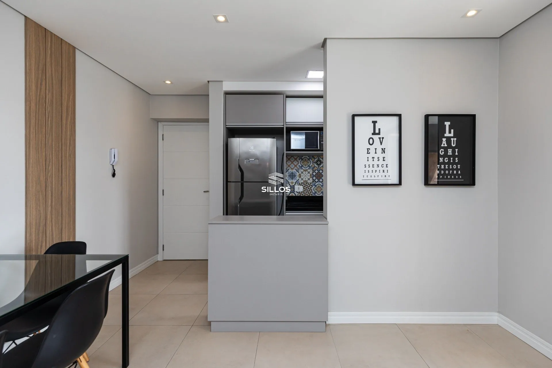 2-bedroom apartment with a grill on the balcony in Curitiba