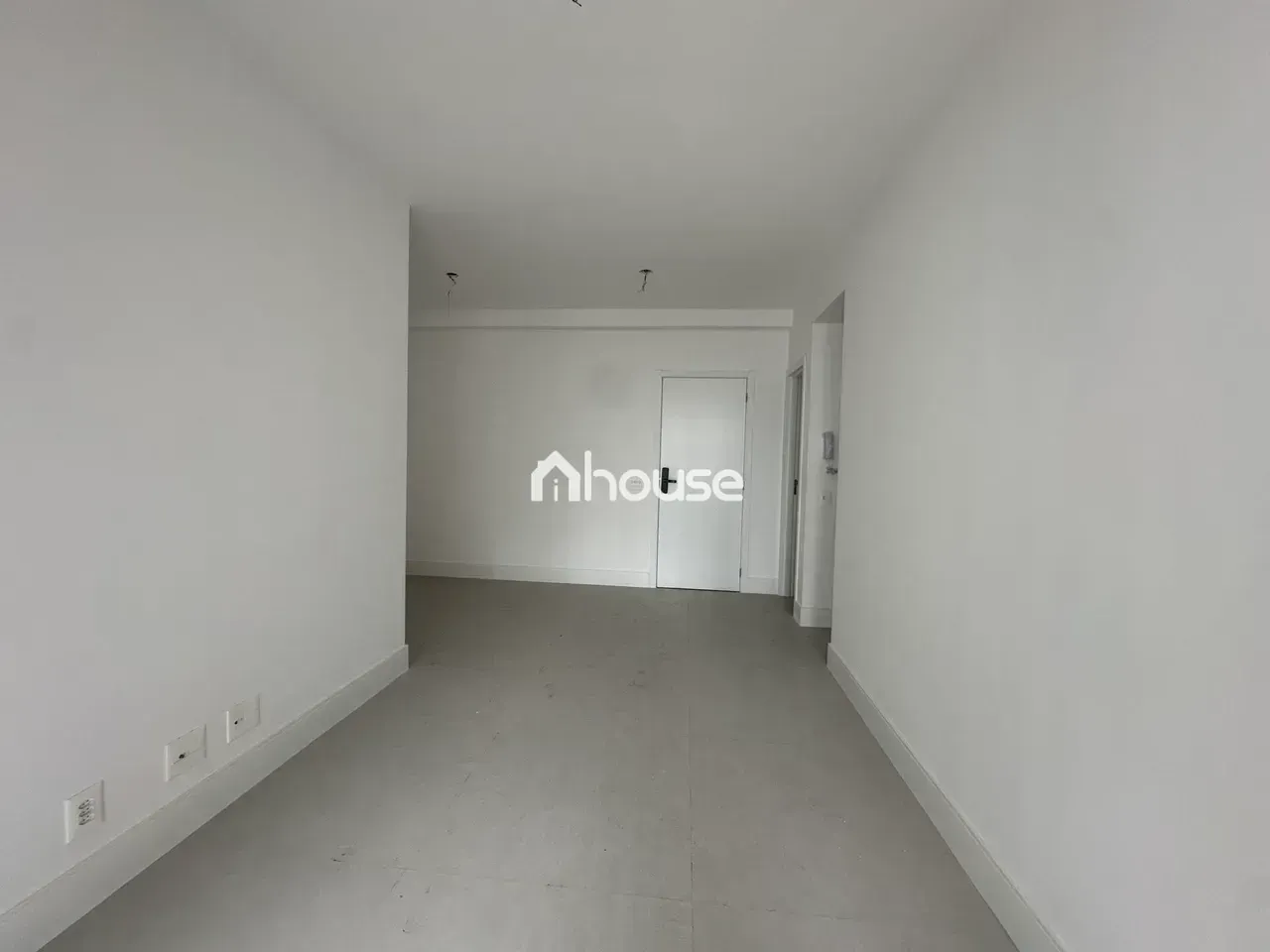 Apartment with 2 bedrooms, glass balcony, and 2 parking — photo 11