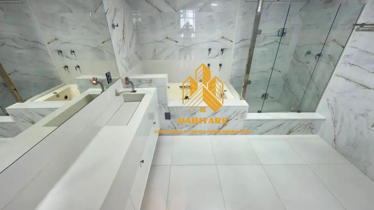 465 m² apartment with a water view and a bathtub — photo 31