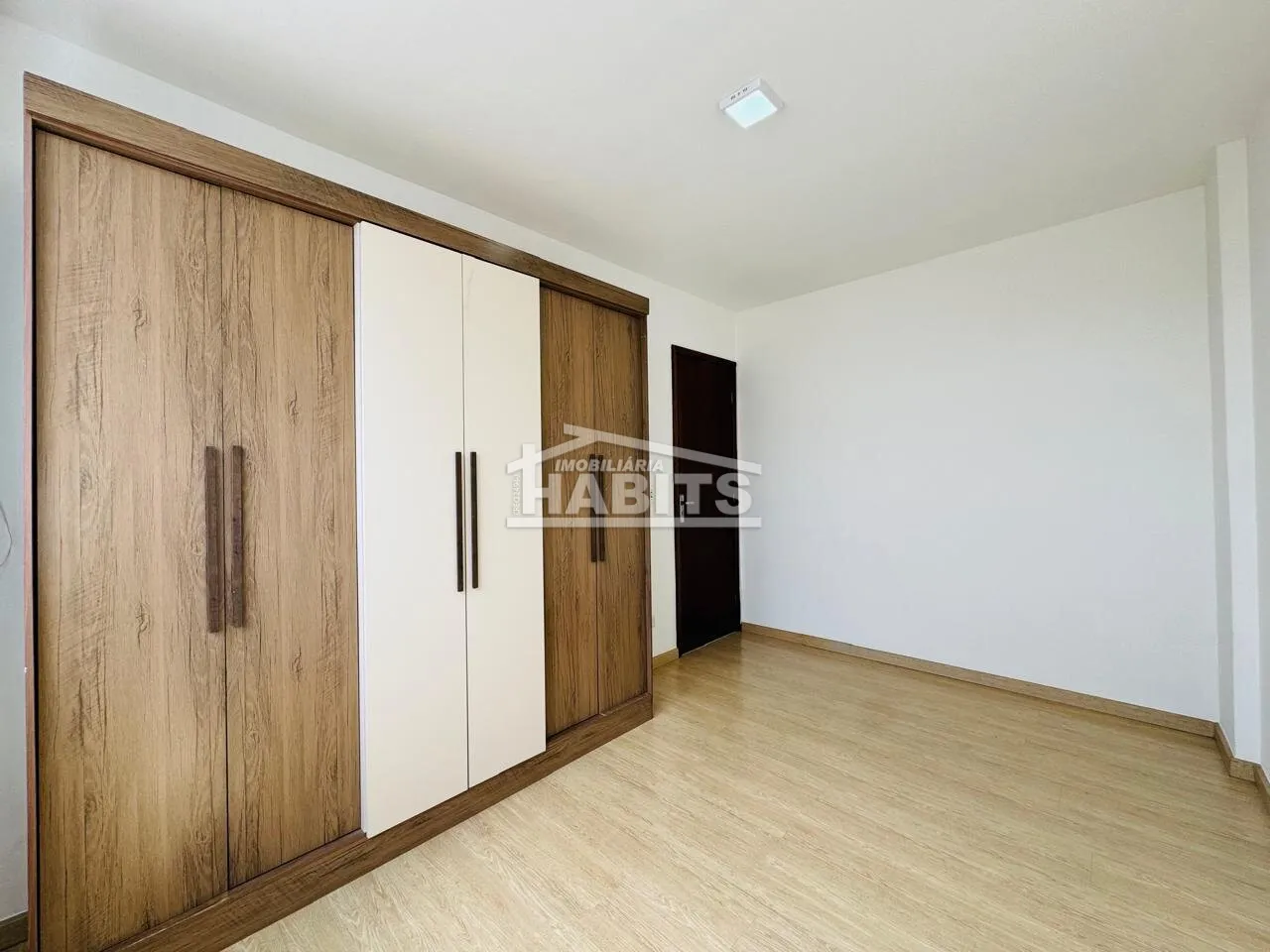 Wood or laminate floors in a one-bedroom apartment, 35 m² — photo 5