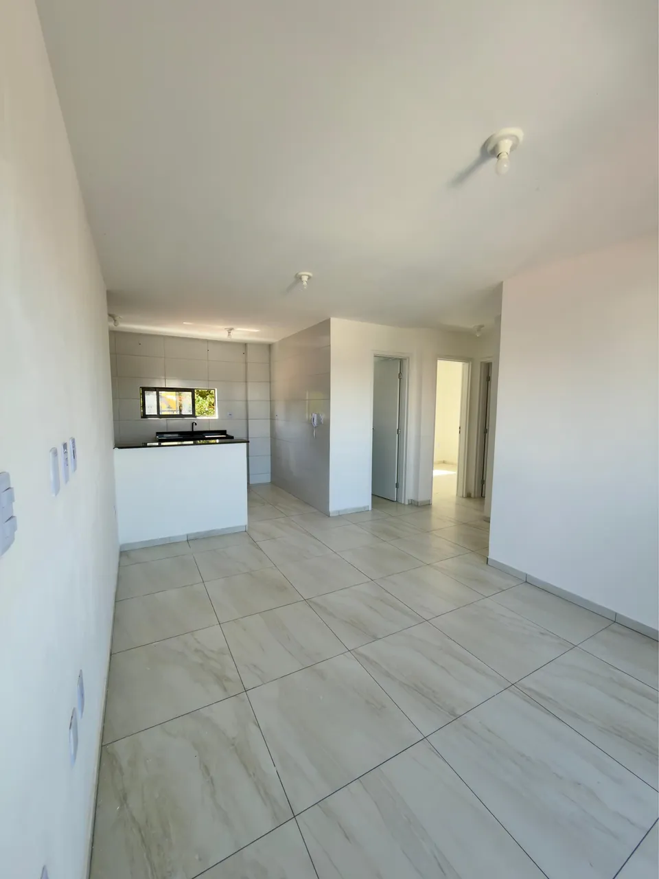 Unfurnished apartment with open-plan kitchen and 3 bedrooms — photo 2