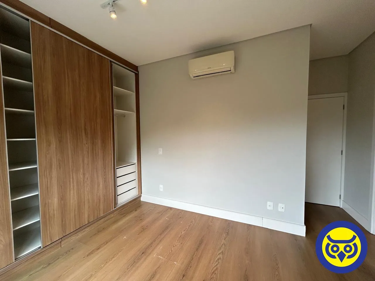 3-bedroom apartment with a water view — photo 9