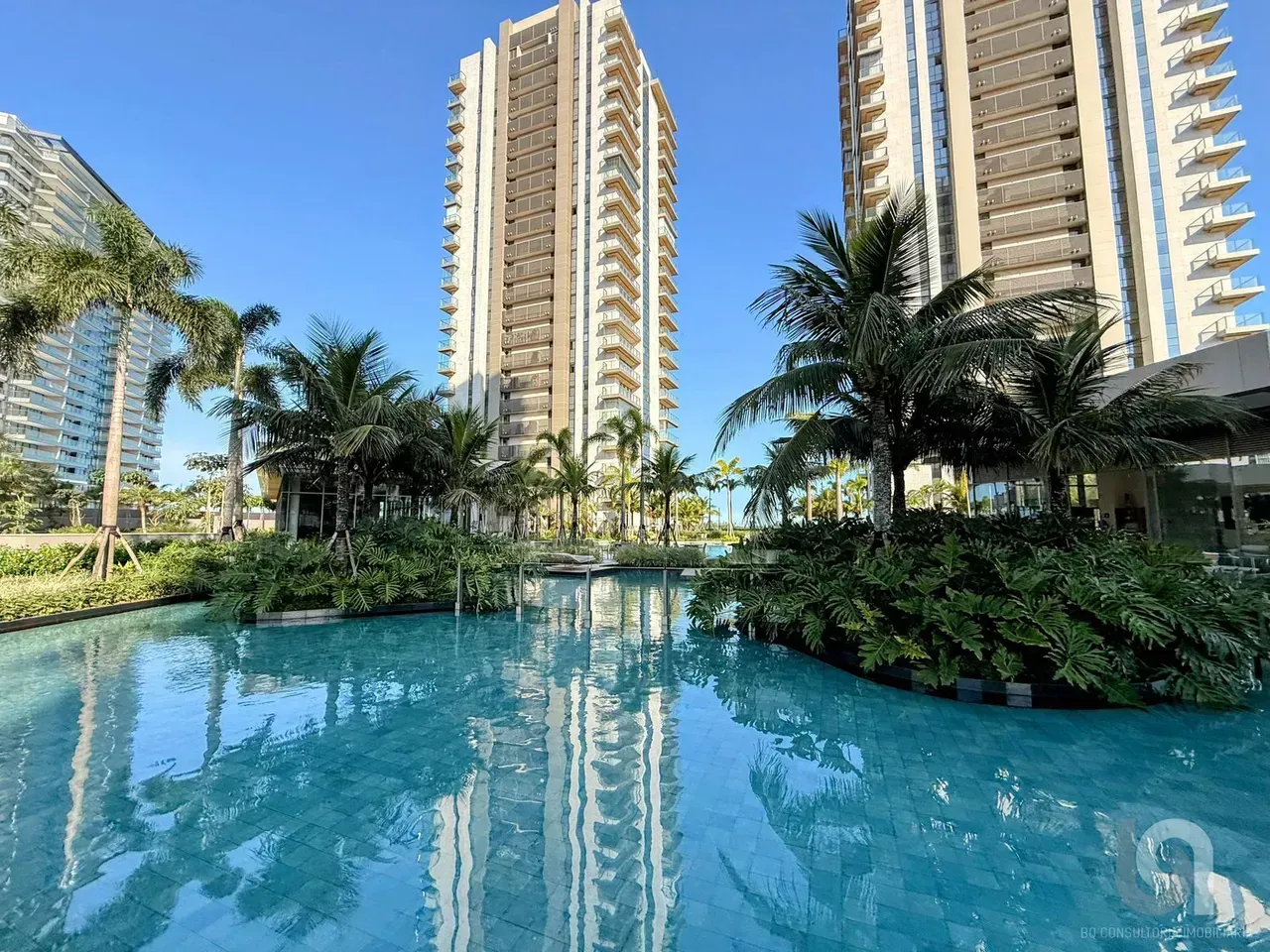 Apartamento com 4 dormitórios e 5 banheiros, 231 m² — photo 25