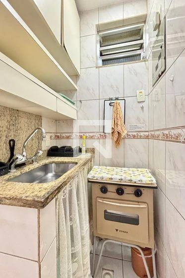 One-bedroom apartment with a washing machine — photo 19