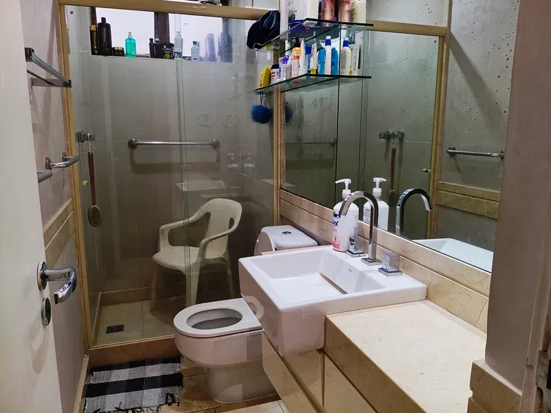 Apartment with 4 bedrooms and a enclosed glass balcony — photo 36