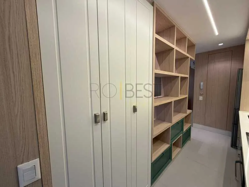 Furnished apartment with 3 suites and glass balcony — photo 13