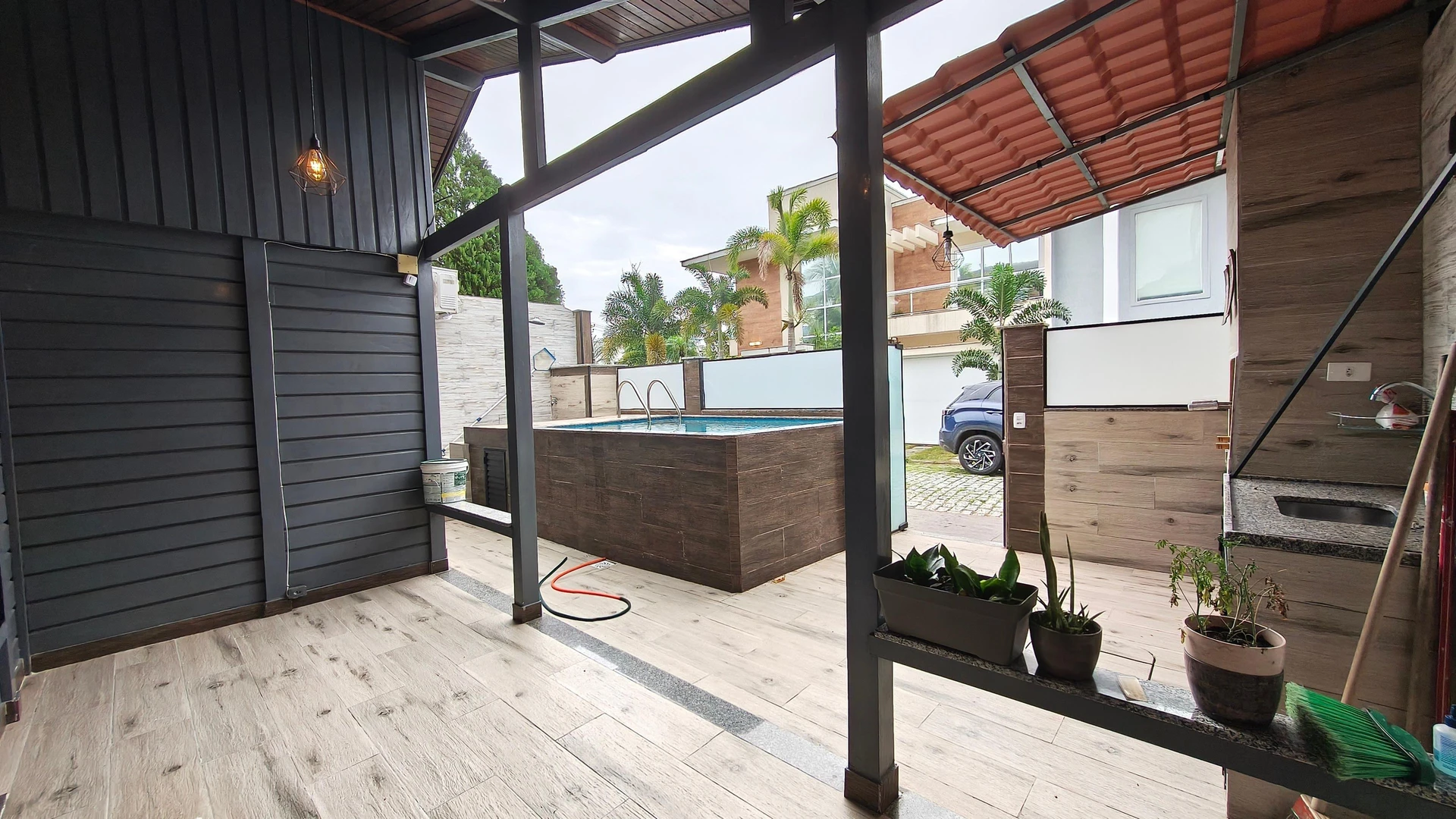 140 m² house with a grill on the balcony and a garden — photo 14