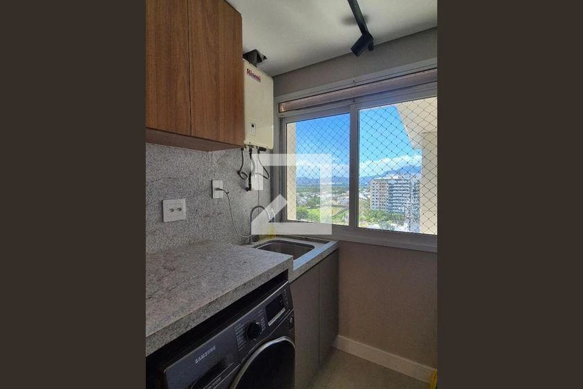 Furnished 3-bedroom apartment with balcony and views — photo 9