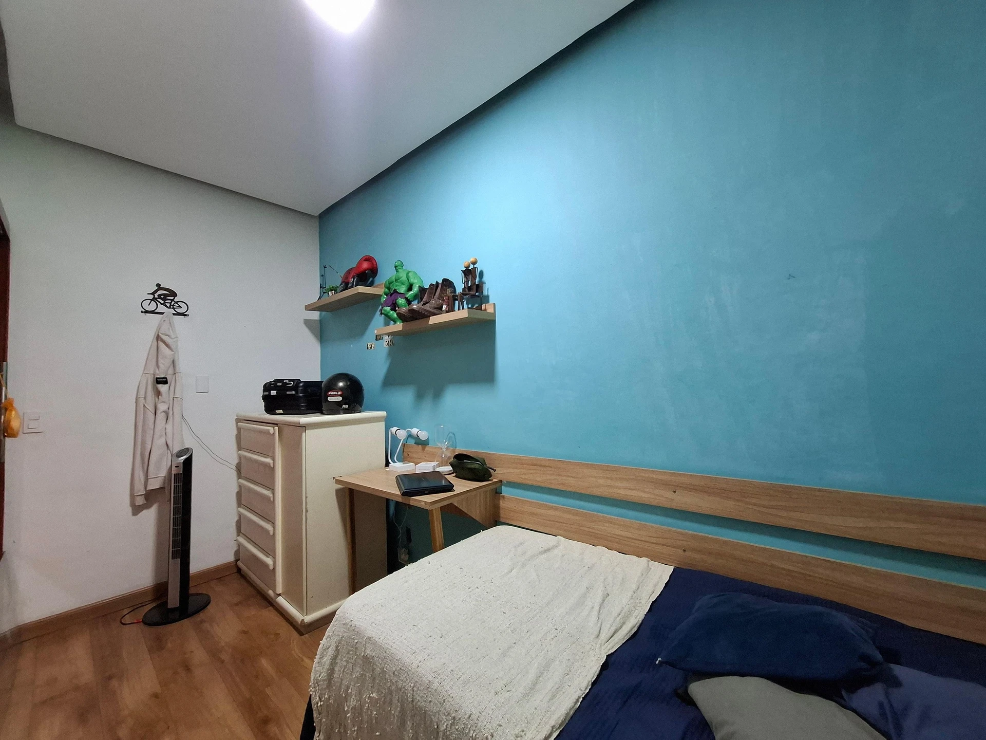 Balcony with a grill in a 2-bedroom apartment, 90 m² — photo 24