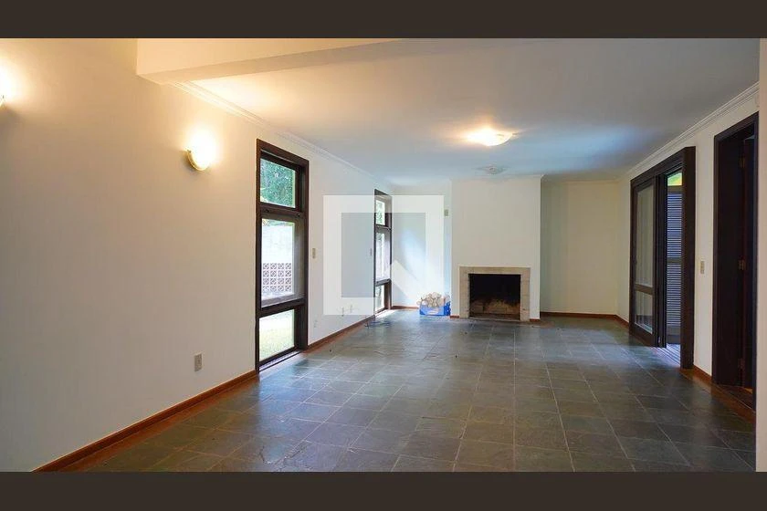 House, 735 m², with floor-to-ceiling windows — photo 31
