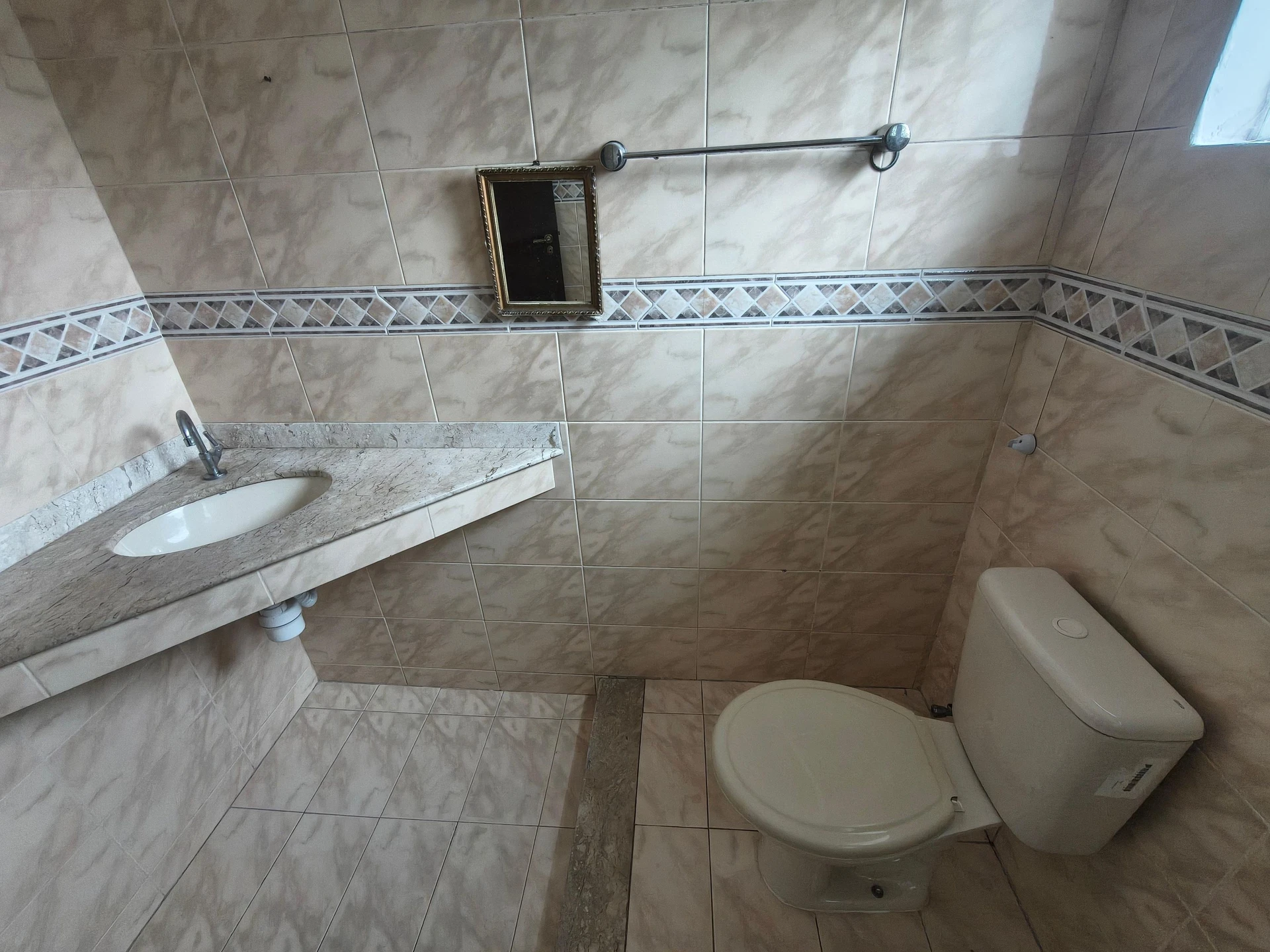 House with 3 bedrooms and an enclosed balcony — photo 27