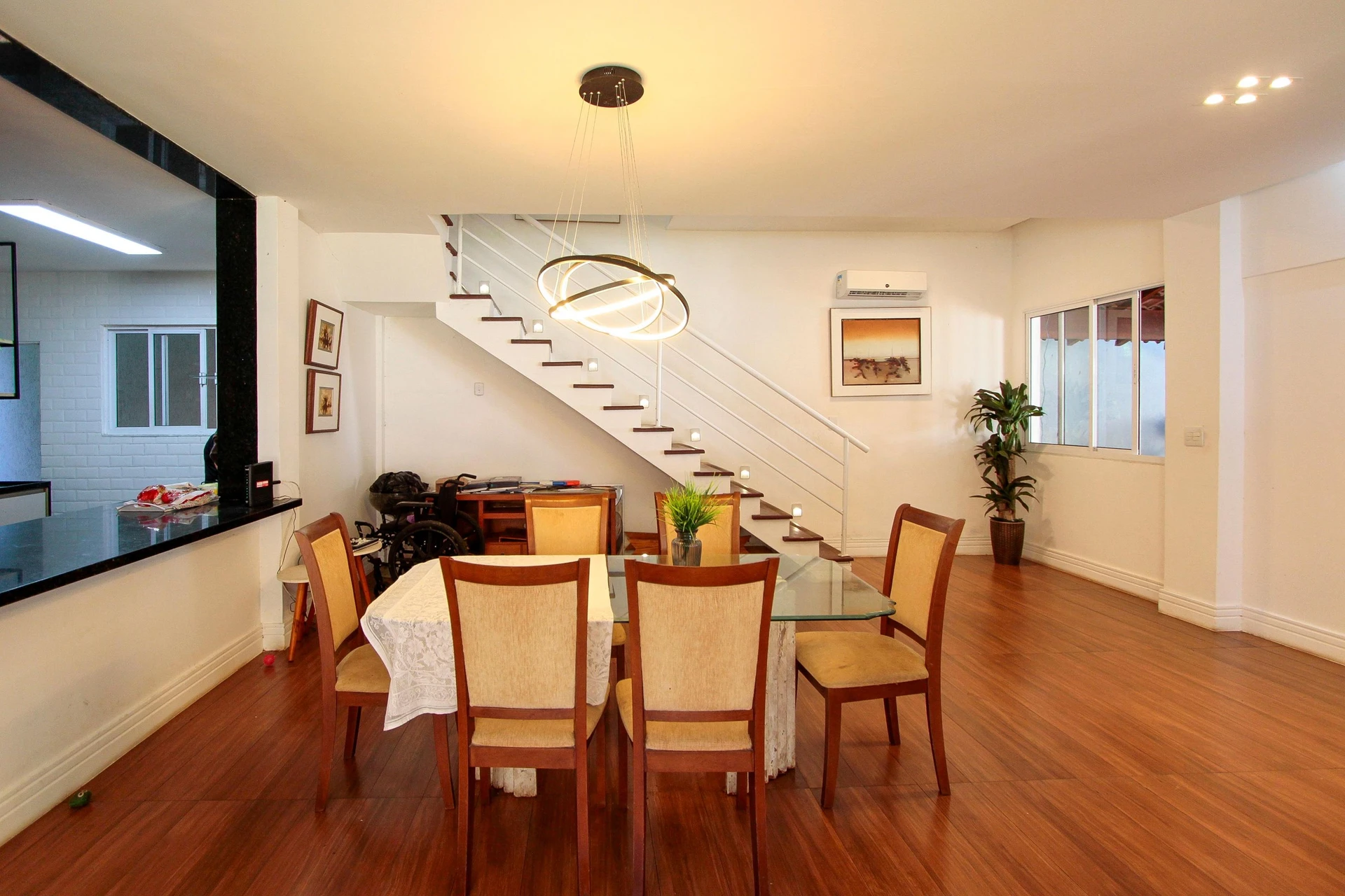 Furnished house with 4 bedrooms and open-plan kitchen — photo 38