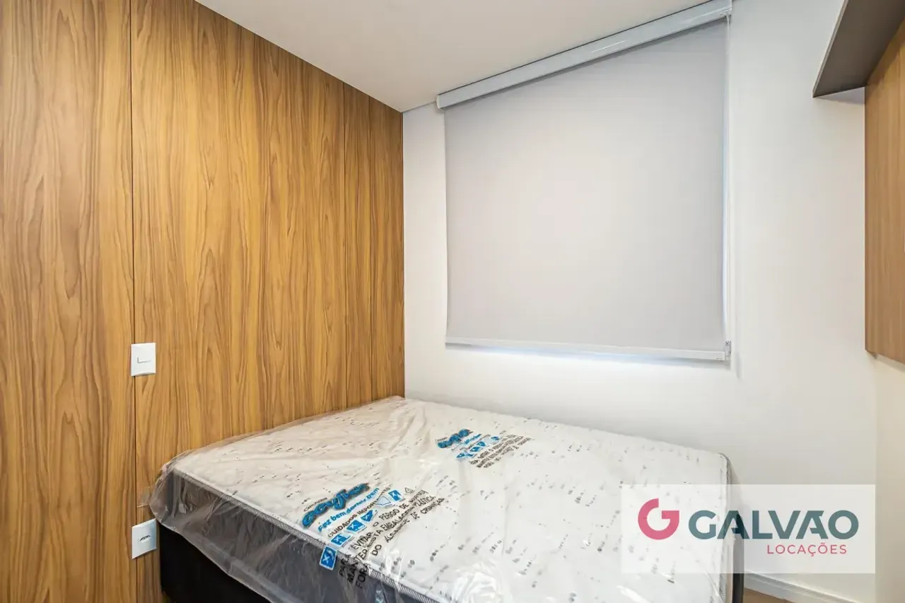 Furnished 1-bedroom apartment with glass shower — photo 3